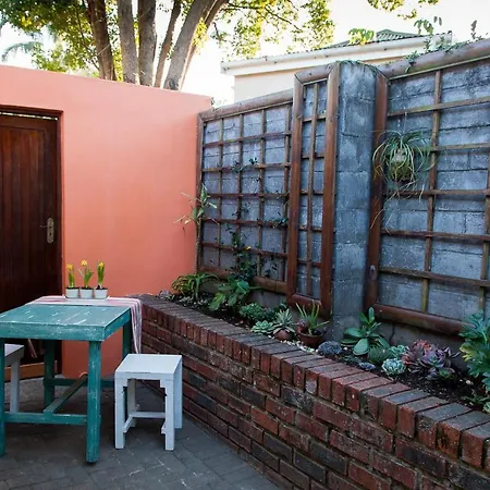 The Courtyard Apartment East London Exterior photo
